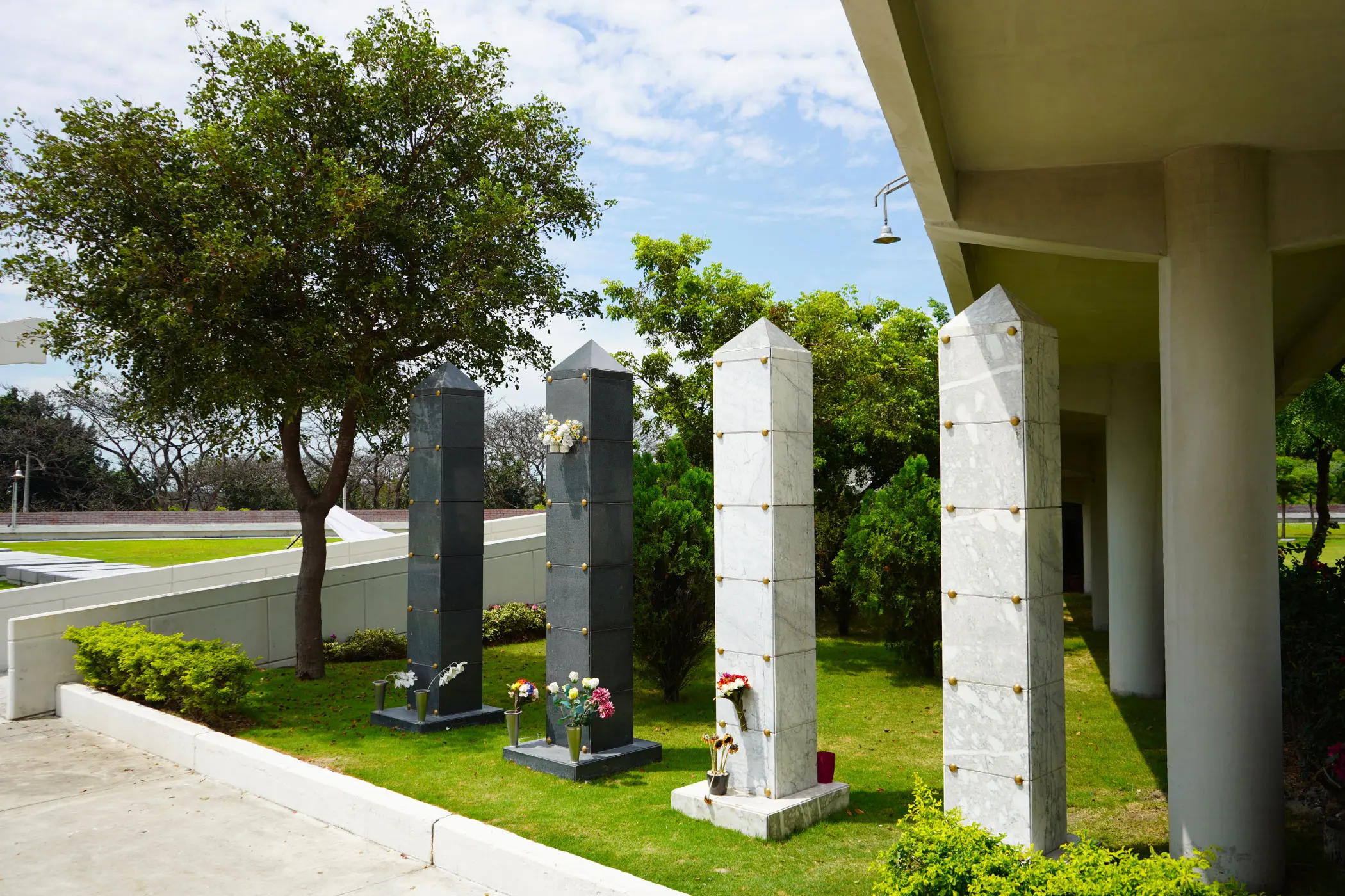 Nichos cenízaros en obelisco